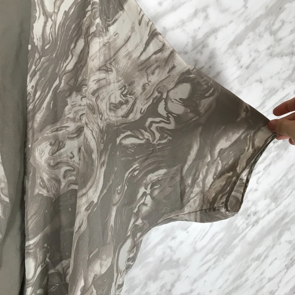 ARITZIA WILFRED 100% SILK KIMONO MARBLE PRINT GREY - Picture 4 of 7